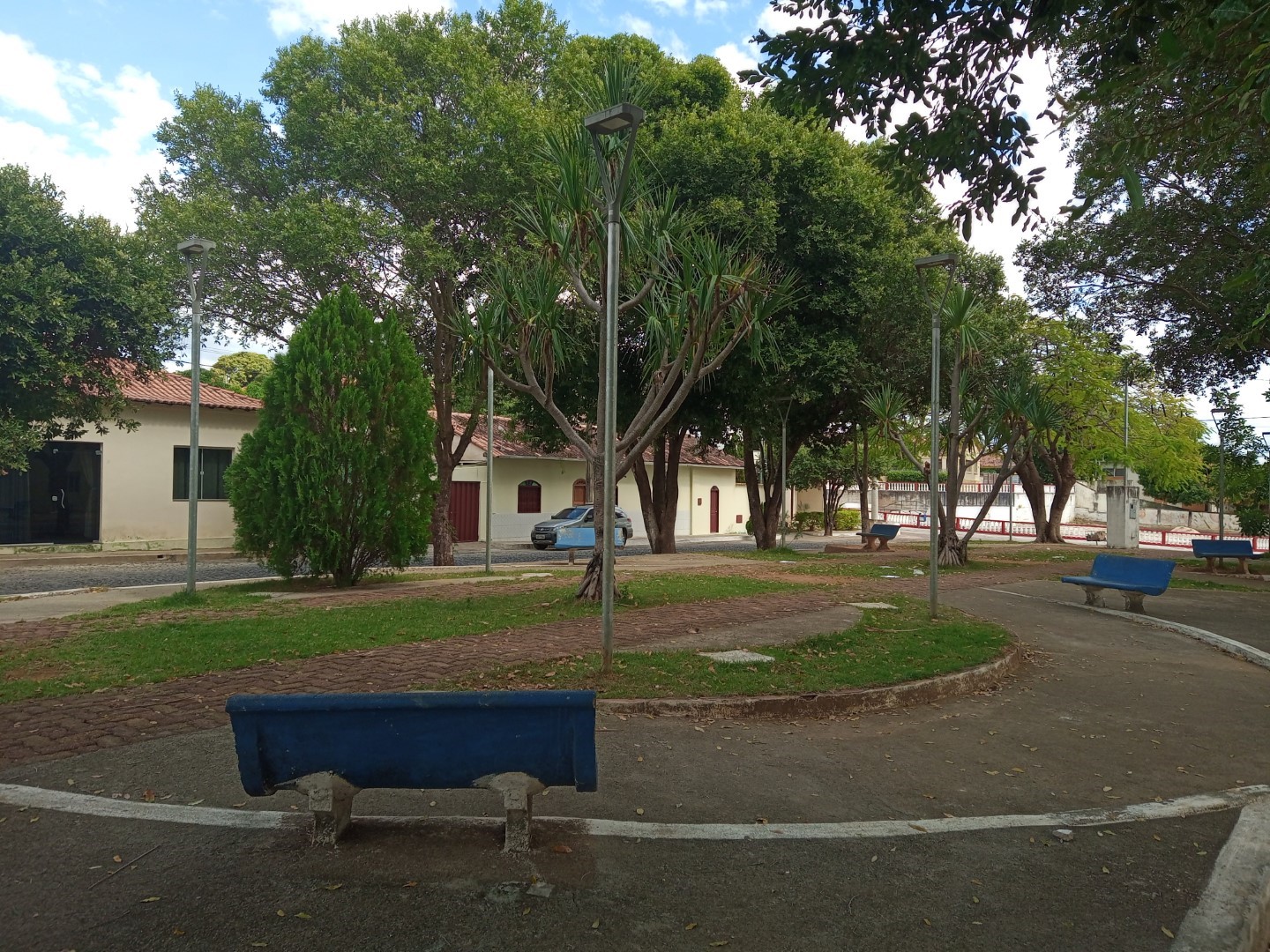Praça Padre Emereciano: Turismo Em Jequitinhonha